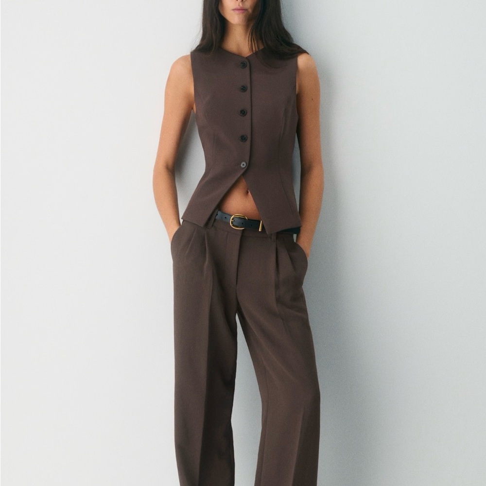Aritizia Regal vest in rich brow mocha, size 2